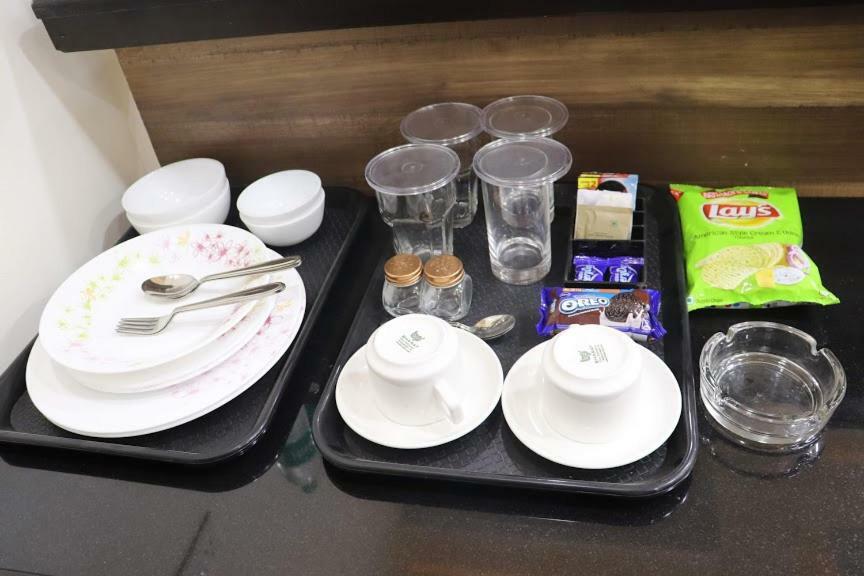 Emerald Vista Luxury Suites プネ エクステリア 写真
