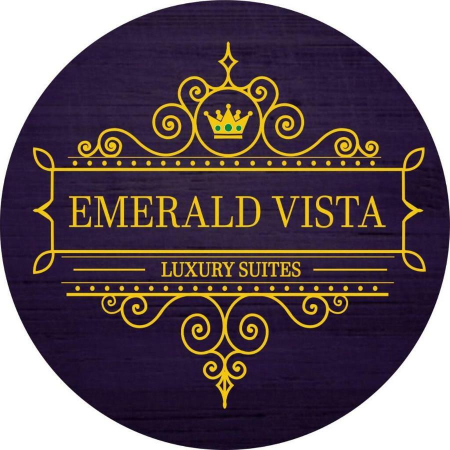 Emerald Vista Luxury Suites プネ エクステリア 写真