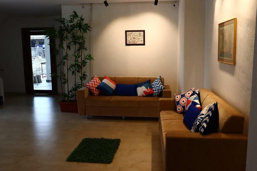 Emerald Vista Luxury Suites プネ エクステリア 写真