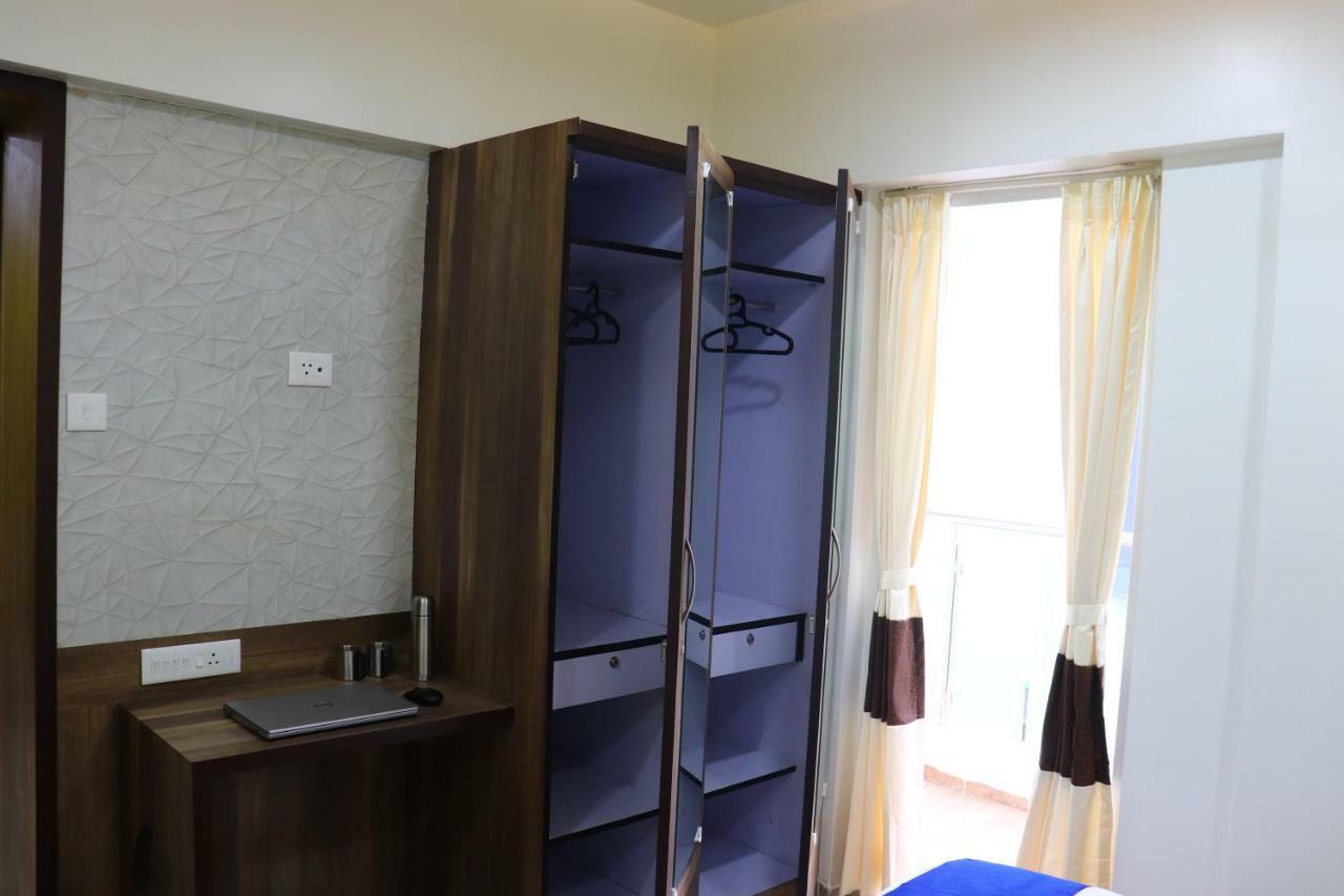 Emerald Vista Luxury Suites プネ エクステリア 写真