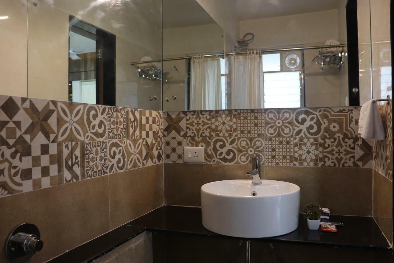 Emerald Vista Luxury Suites プネ エクステリア 写真